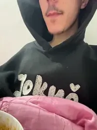 HitShelf webcam stripchat model stream image