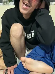 HitShelf webcam stripchat model stream image