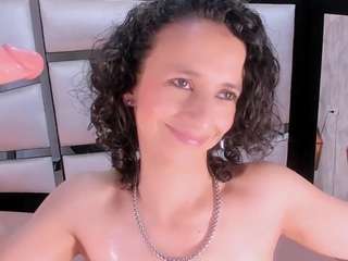 arinnarussell webcam model stream image