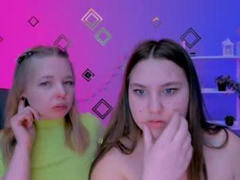 dina_bloom webcam model stream image