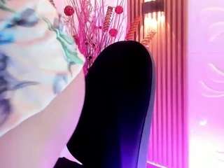 emma-collins-01 webcam model stream image