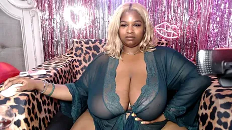 BigFineSelena webcam model stream image