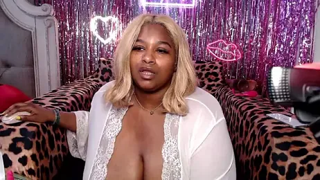 BigFineSelena webcam model stream image