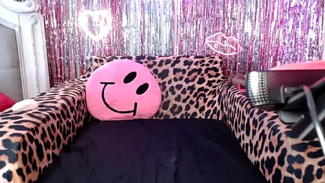 BigFineSelena webcam model stream image