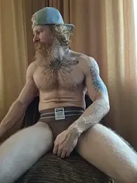 Gingerbeard40 webcam model stream image