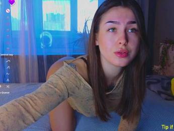 TinyMollys webcam model stream image