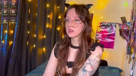 ViolettMo0n webcam model stream image