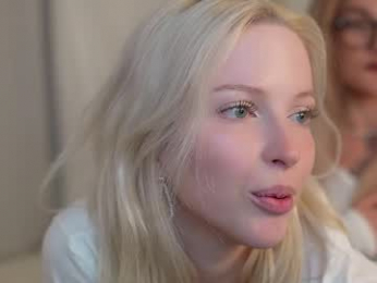 sparks__daisy webcam model stream image