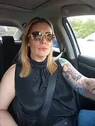 HollyTattoo webcam model stream image