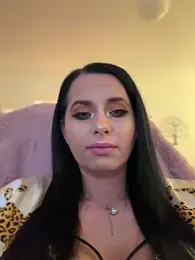 Hotmomcheckk_ webcam model stream image