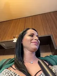 Hotmomcheckk_ webcam stripchat model stream image