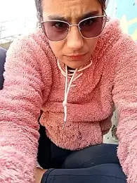 Leslly_ webcam model stream image