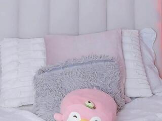 Pearl Moon webcam model stream image