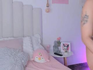 Pearl Moon webcam model stream image