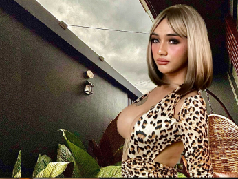 LilyCarolina webcam model stream image