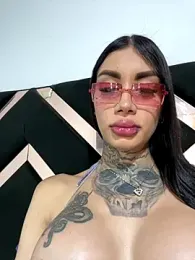 Zaratattoox webcam model stream image
