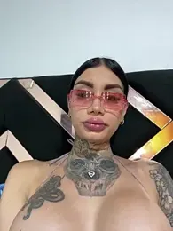 Zaratattoox webcam model stream image