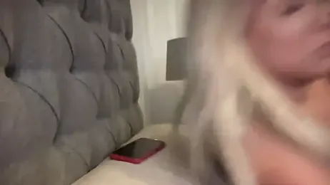 Bustyblondebabe32 webcam model stream image