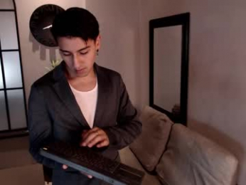 andyjoy_ webcam model stream image