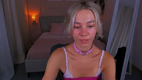 LuluAlis webcam model stream image