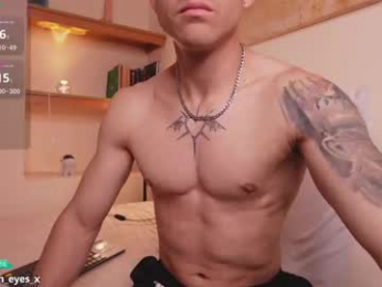 latin_green_eyes_ webcam model stream image