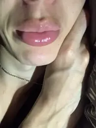 MiroKari2 webcam stripchat model stream image