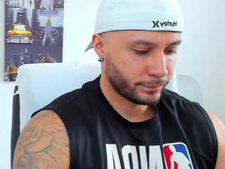 Luke Siner webcam model stream image