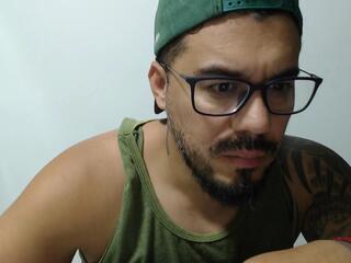 Derryl webcam model stream image