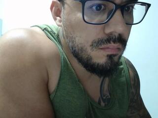 Derryl webcam model stream image