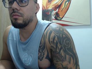 Derryl webcam model stream image