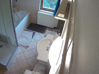 voyeurcam-julmodels-bath-2nd-2 webcam model stream image