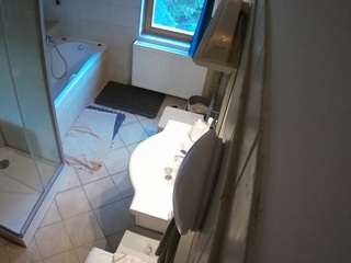 voyeurcam-julmodels-bath-2nd-2 webcam model stream image