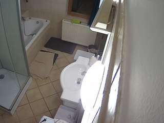 voyeurcam-julmodels-bath-2nd-2 webcam model stream image