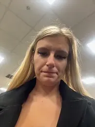 Betsy webcam model stream image