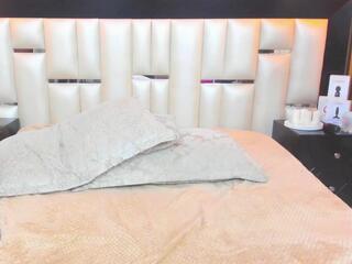 Kelly Swift webcam model stream image