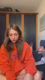 lolaa22 webcam preview