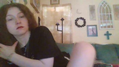 QueenCrimson webcam model stream image