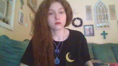 QueenCrimson webcam model stream image