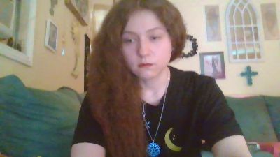 QueenCrimson webcam model stream image