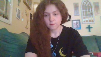 QueenCrimson webcam model stream image