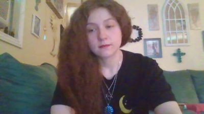 QueenCrimson webcam model stream image