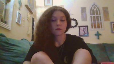 QueenCrimson webcam model stream image