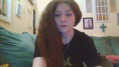 QueenCrimson webcam model stream image