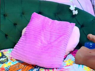 Almendra Evans webcam model stream image
