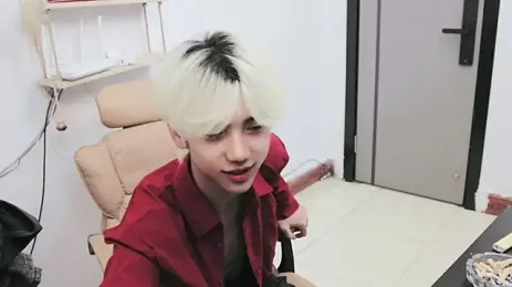 V_I_P_7 webcam stripchat model stream image