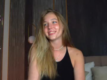 loraineluff webcam model stream image