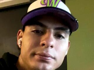Fredrik Russell webcam model stream image