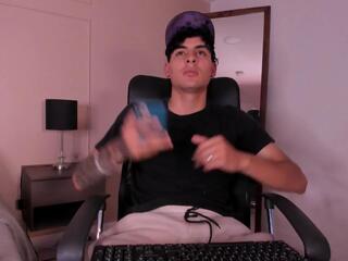 Fredrik Russell webcam model stream image