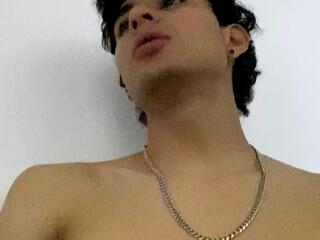 Fredrik Russell webcam model stream image