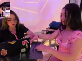 AishelGrey webcam model stream image